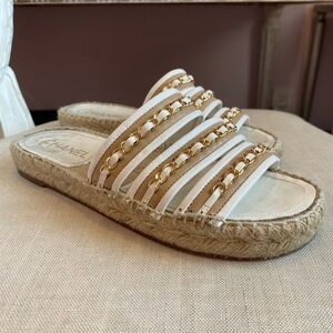 Chanel Sandal Espadrilles slide beige and white with chain detail size 38